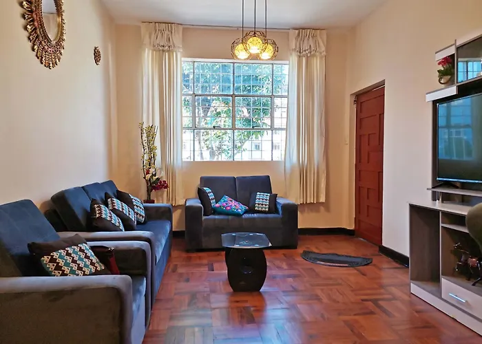 Comfortable & Spacious 1st Floor With Garden View *
