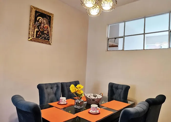 Comfortable & Spacious 1st Floor With Garden View Apartment Cusco